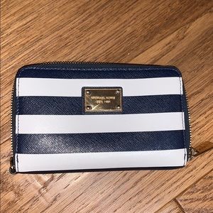 Adorable Michael Kors Wallet
